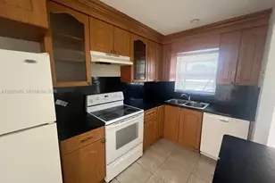 606 SW 80th Terrace, North Lauderdale, FL 33068 - Photo 2