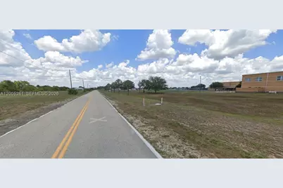 1702 NE 10th Pl, Cape Coral, FL 33909 - Photo 4