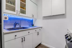 901 SW 11th Ave, Hallandale Beach, FL 33009 - Photo 10