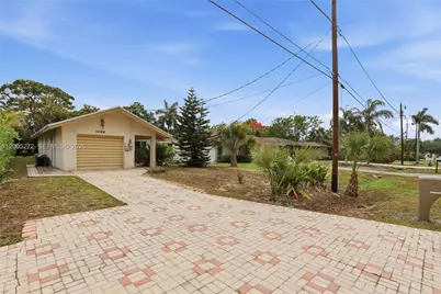 1066 Highlands Dr, Naples, FL 34103 - Photo 1