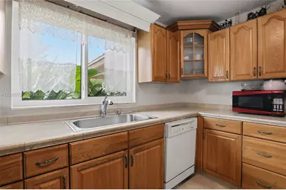 1066 Highlands Dr, Naples, FL 34103 - Photo 14
