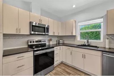 541 NW 109th St, Miami, FL 33168 - Photo 6