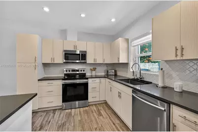 541 NW 109th St, Miami, FL 33168 - Photo 10