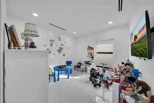 990 NW 131st Ave, Miami, FL 33182 - Photo 32
