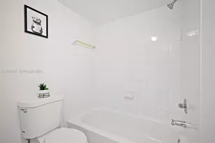 18880 NW 57th Ave, Hialeah, FL 33015 - Photo 24