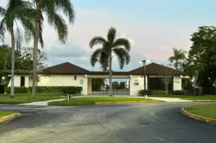 215 Lake Pointe Dr, Oakland Park, FL 33309 - Photo 12
