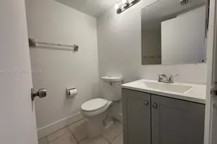 215 Lake Pointe Dr, Oakland Park, FL 33309 - Photo 6