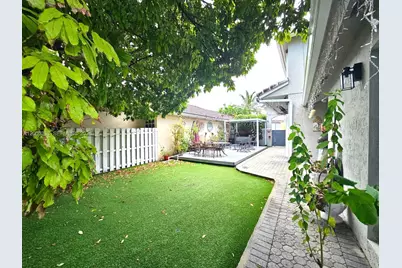 15429 SW 92nd St, Miami, FL 33196 - Photo 10