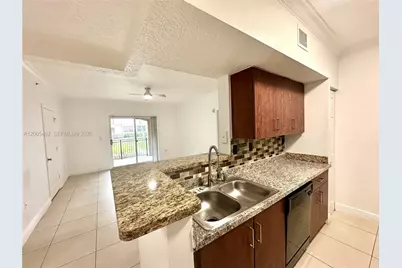 215 SW 117th Ter #14104, Pembroke Pines, FL 33025 - Photo 1
