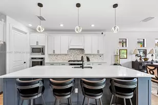 4569 N Silverwood Ln, Oakland Park, FL 33309 - Photo 2