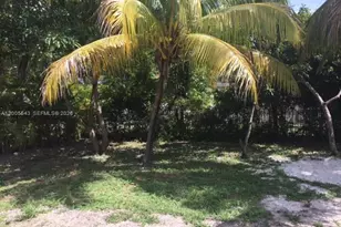 805 NE 138th St, North Miami, FL 33161 - Photo 26
