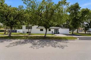 1810 NE 161st St, North Miami Beach, FL 33162 - Photo 2