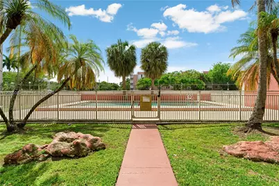 8401 NW 8 St #401, Miami, FL 33126 - Photo 32