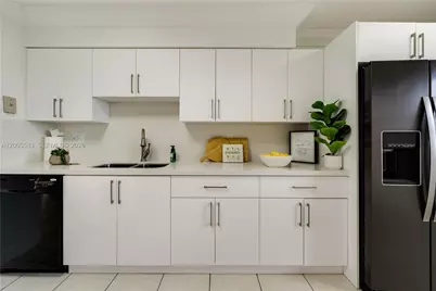 8401 NW 8 St #401, Miami, FL 33126 - Photo 2