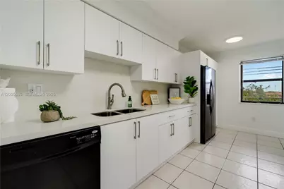 8401 NW 8 St #401, Miami, FL 33126 - Photo 4
