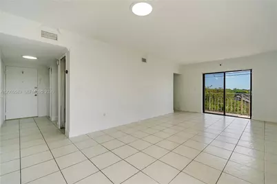 8401 NW 8 St #401, Miami, FL 33126 - Photo 12