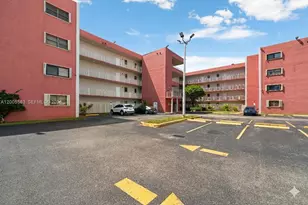 8401 NW 8th St, Miami, FL 33126 - Photo 36