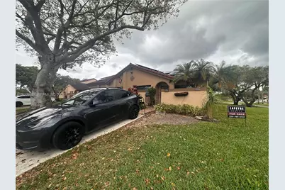 6633 NW 178th Ter, Hialeah, FL 33015 - Photo 4