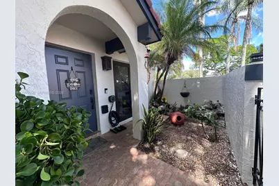 6633 NW 178th Ter, Hialeah, FL 33015 - Photo 4