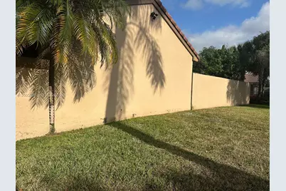 6633 NW 178th Ter, Hialeah, FL 33015 - Photo 10