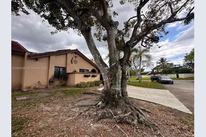 6633 NW 178th Ter, Hialeah, FL 33015 - Photo 12