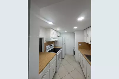 220 Lakeview Dr #203, Weston, FL 33326 - Photo 4