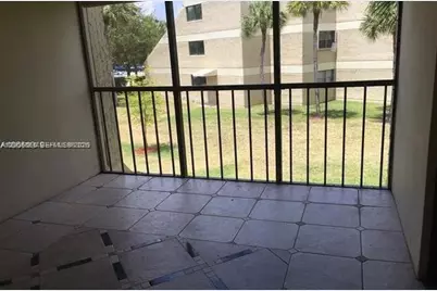 220 Lakeview Dr #203, Weston, FL 33326 - Photo 2