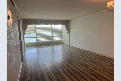 18901 NE 14th Ave #101, Miami, FL 33179 - Photo 4