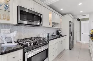 17932 NW 78th Ave, Hialeah, FL 33015 - Photo 14