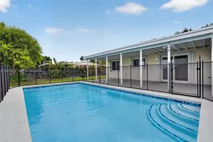 341 NW 15th St, Homestead, FL 33030 - Photo 2