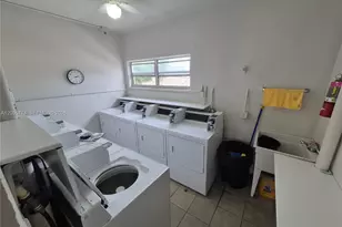 415 NE 2nd St, Hallandale Beach, FL 33009 - Photo 24