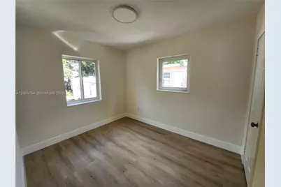 815 NE 134th St, North Miami, FL 33161 - Photo 16