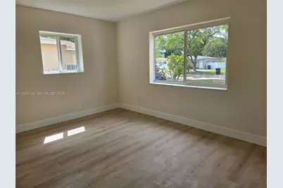 815 NE 134th St, North Miami, FL 33161 - Photo 14