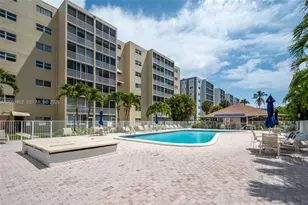 610 NE 12th Ave, Hallandale Beach, FL 33009 - Photo 20