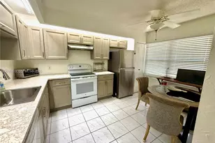 571 SW 141st Ave, Pembroke Pines, FL 33027 - Photo 8