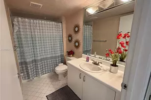 571 SW 141st Ave, Pembroke Pines, FL 33027 - Photo 6