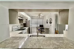 571 SW 141st Ave, Pembroke Pines, FL 33027 - Photo 8
