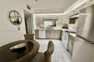 571 SW 141st Ave, Pembroke Pines, FL 33027 - Photo 10