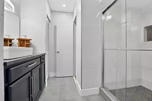 2360 Bayberry Dr, Pembroke Pines, FL 33024 - Photo 30
