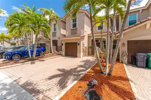 945 SW 154th Ct, Miami, FL 33194 - Photo 2