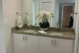 201 Lakeview Dr, Weston, FL 33326 - Photo 12