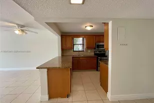 2320 S Cypress Bend Dr, Pompano Beach, FL 33069 - Photo 2
