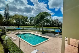 2320 S Cypress Bend Dr, Pompano Beach, FL 33069 - Photo 22