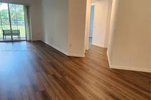 3600 Oaks Clubhouse Dr, Pompano Beach, FL 33069 - Photo 14