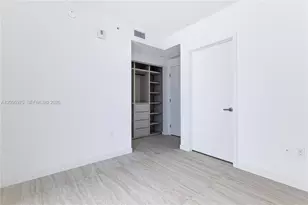 77 SE 5th St, Miami, FL 33131 - Photo 20
