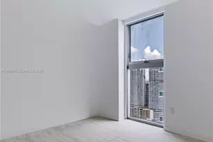 77 SE 5th St, Miami, FL 33131 - Photo 24