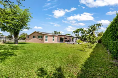 9321 SW 104th Ct, Miami, FL 33176 - Photo 18