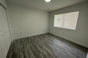 1095 NE 149th St, Miami, FL 33161 - Photo 4