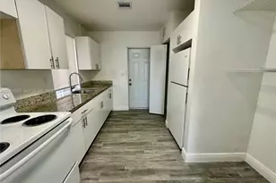 1095 NE 149th St, Miami, FL 33161 - Photo 10