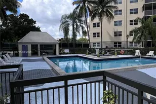 8290 Lake Dr, Doral, FL 33166 - Photo 44